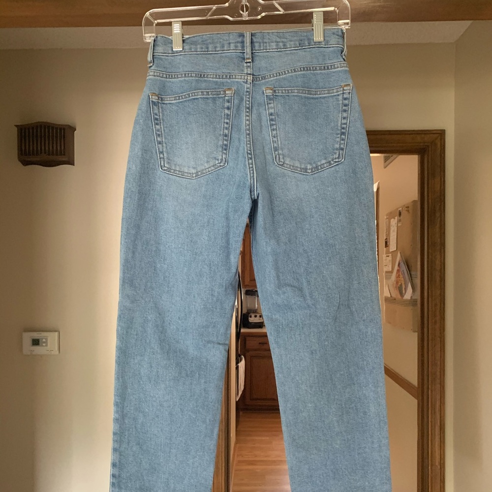 Everlane: The Cheeky Jean in Sky Blue